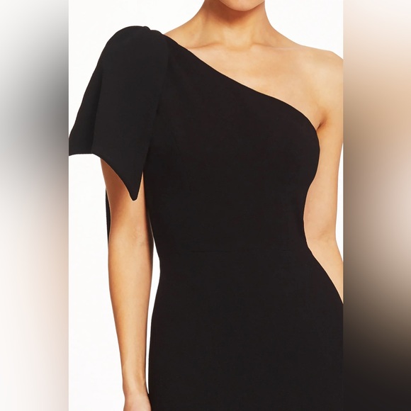 Dress the Population Georgina One-Shoulder Crepe Gown - Picture 5 of 11
